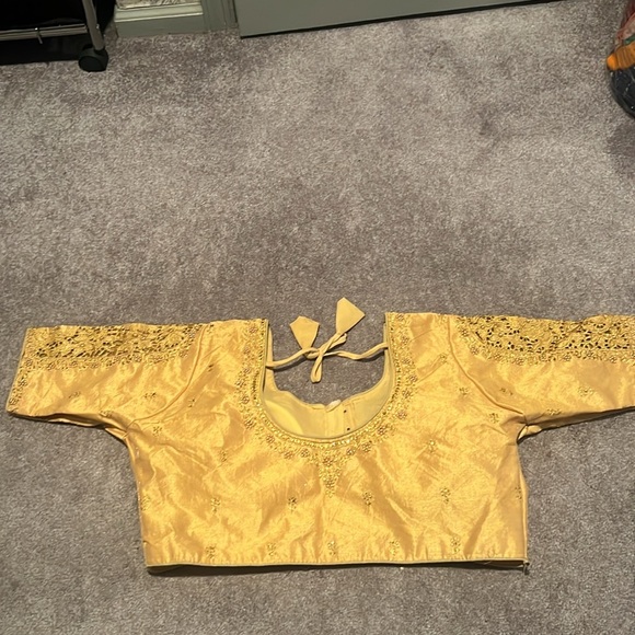 Gold Saree blouse with gold/pearl details - Picture 3 of 6